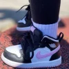 ⁦jordan kids Mid White Black Light Artic Pink⁩ – תמונה ⁦2⁩