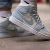 ⁦Jordan 1 Mid Mixed Textures Blue⁩ – תמונה ⁦2⁩
