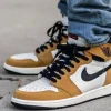 ⁦Jordan 1 Retro High Rookie Of The Year⁩ – תמונה ⁦3⁩